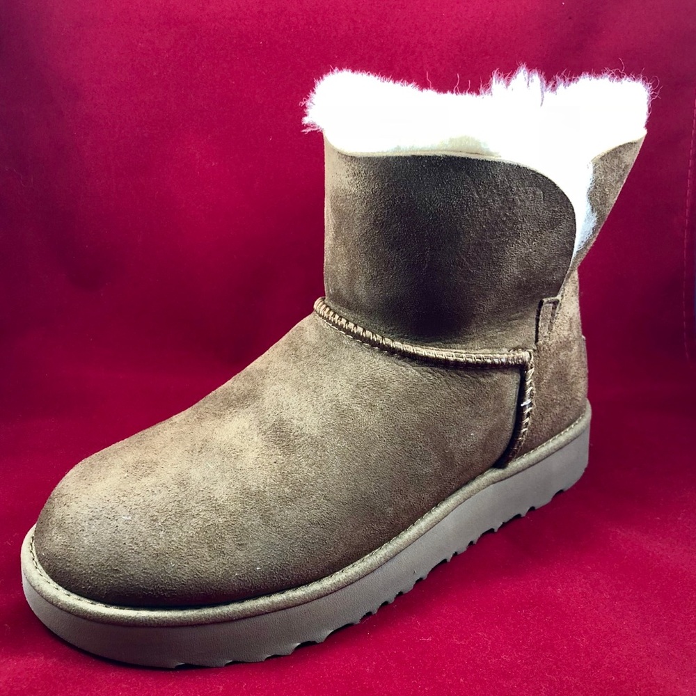 ❤️NIB UGG CLASSIC CUFF MINI❤️